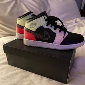 Air Jordan 1 Mid